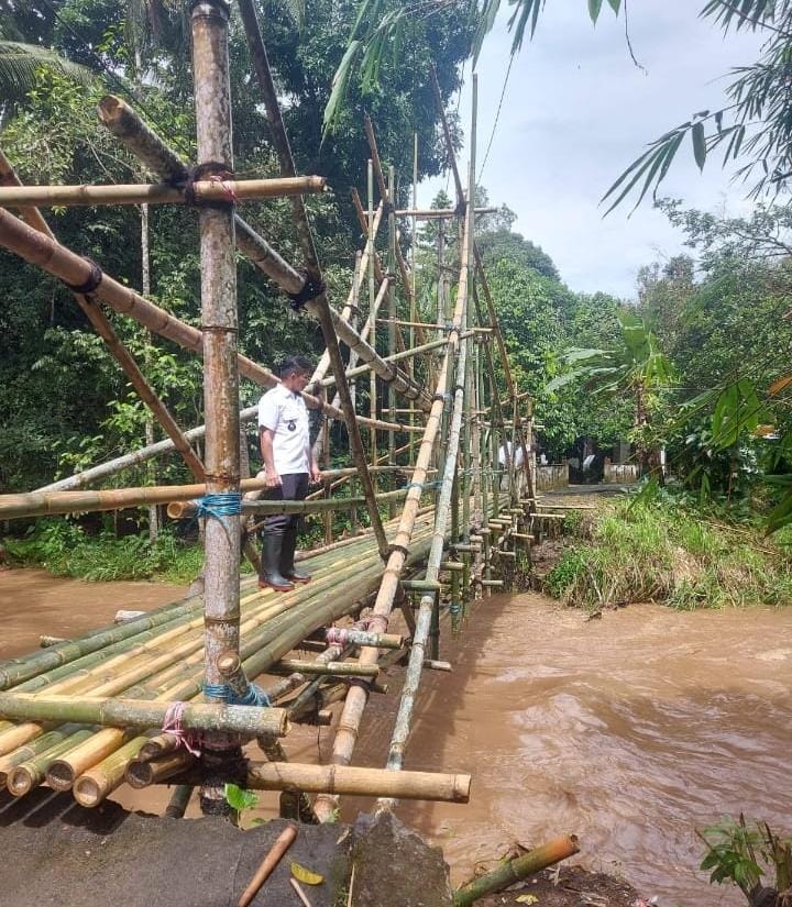 Potret Jembatan Kamanga sebelum dibangun pasca ambruk 2024 silam