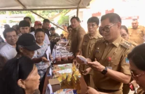 Sehari Jelang Cuti, JG-KWL Gelar Pangan Murah Desa Batu, Khusus Lansia Gratis