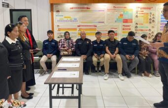 Komisioner Risky Pogaga Lantik Pergantian Antar Waktu Anggota PPS