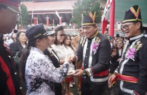 Pimpin Upacara HUT PGRI dan Hari Guru Nasional, Joune Ganda Apresiasi Peran Guru Dalam Membangun Bangsa