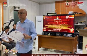 Ketua KPU Minut, Hendra Lumanauw Lantik PAW Anggota PPS