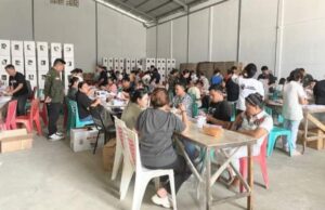 Awasi Penyortiran dan Pelipatan Surat Suara, Bawaslu Minut Tongkrongi Gudang Logistik KPU