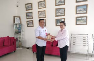 PUD Klabat Serahkan Buku “Kolintang: The Sound of Heaven” Ke Dinas Perpustakaan Minut