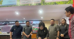 Hadiri Paripurna DPRD, Joune Ganda Siap Tindaklanjuti Rekomendasi LKPJ 2025