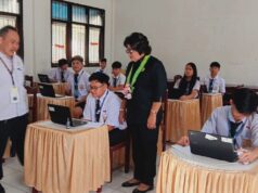 Buka Token TKA SMP Unklab, Vonny Adel Rumimpunu Motivasi Siswa Hadapi Ujian