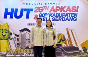 Tampil Elegan dengan Batik Deli Serdang, Joune Ganda bersama Ny Rizya Davega Hadiri Welcome Dinner HUT APKASI